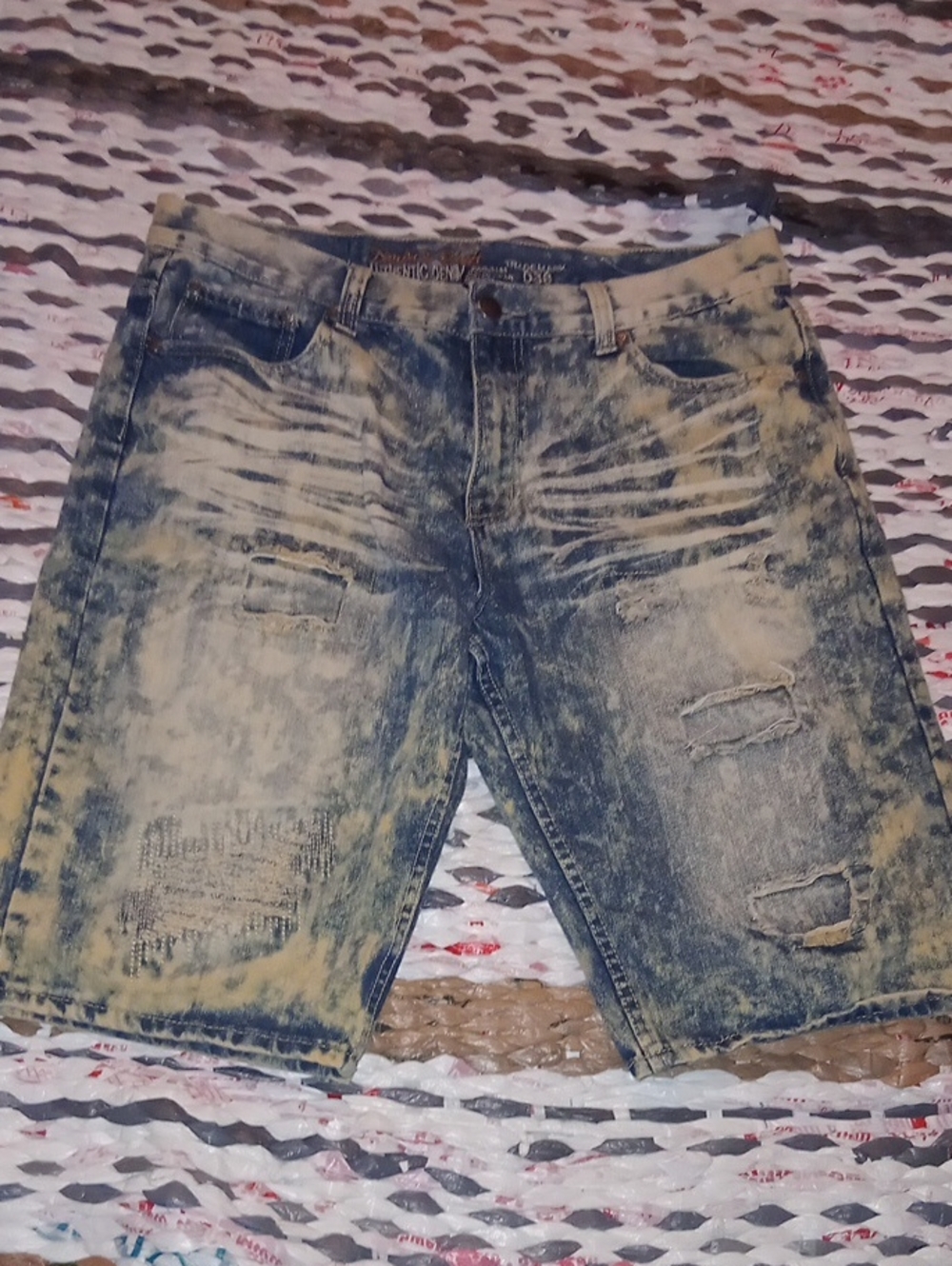 Denim & Rivets Men's Distressed Washed Denim Shorts - Blue/Yellow